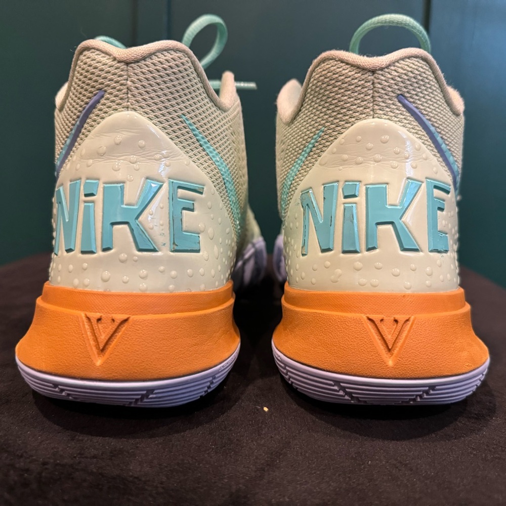 Kyrie 5 SpongeBob - Squidward Tentacles, Men’s Sz 10 - Picture 3 of 13